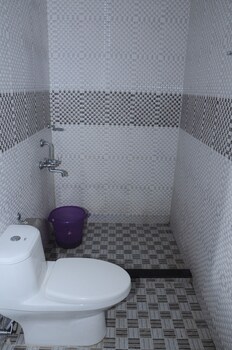 Cosy Houseboats Bathroom