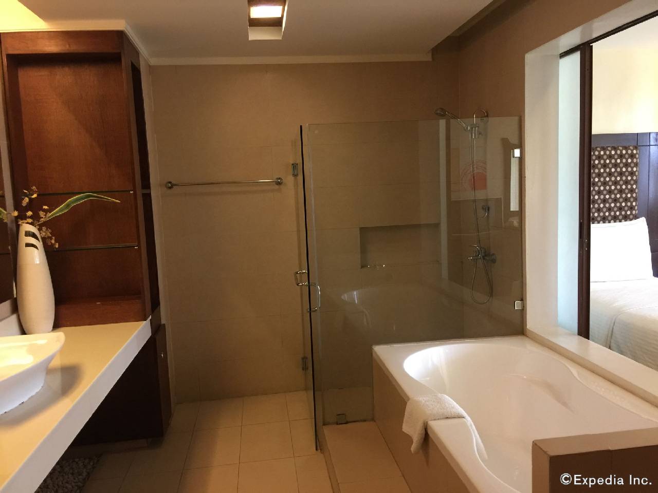 Coron Gateway Hotel & Suites (كورون گاتوی هتل و سوئیتس) 