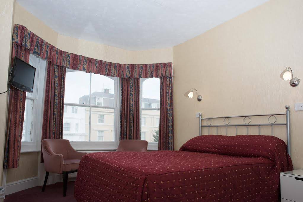 Haddon Hall Hotel (هادون هال هتل) 
