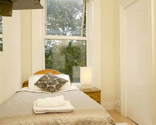 Pearl Court Guesthouse 