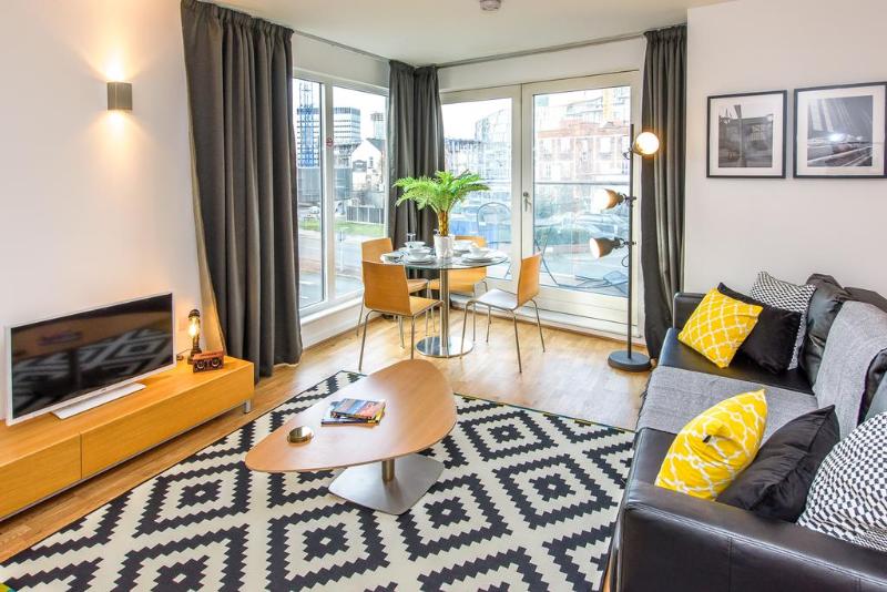 Approved Serviced Apartments Skyline Room