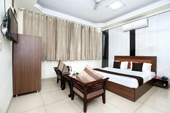 Oyo 10832 Hotel Jb 2 Guestroom