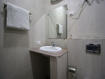 Oyo 7785 Kumar Residency (اویو ۷۷۸۵ كومار رسیدنكی) Bathroom