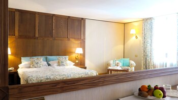 Savoia Palace Hotel Guestroom