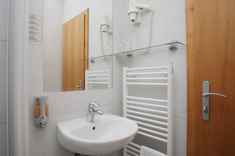 Hotel Tabor (هتل تابور) Room