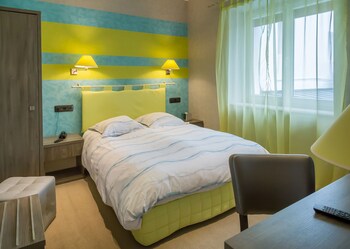 Hostellerie De La Mer Guestroom