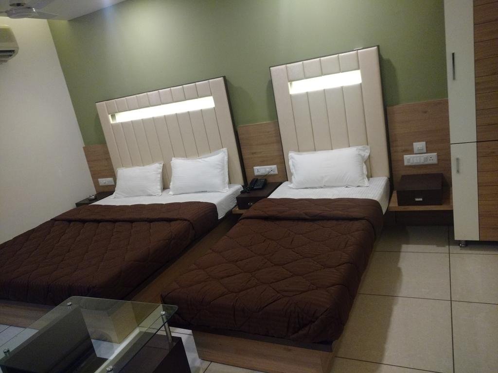 Hotel Anand Corner 