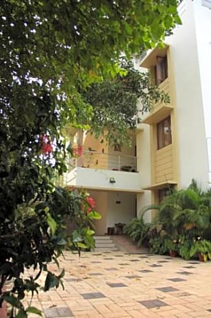 Alamanda Guest House 
