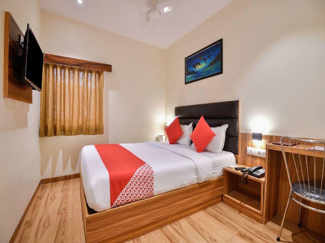 Oyo 15535 Deluxe Residency 