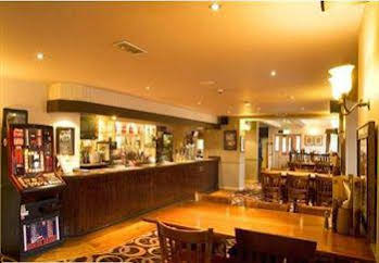 Highwayman Hotel (هایویمان هتل) 