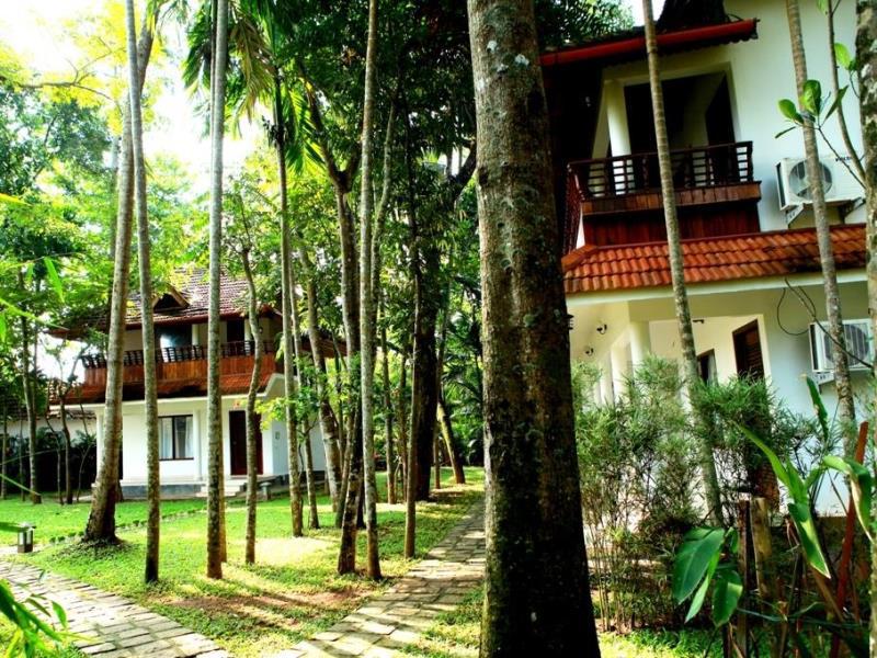 Shanthitheeram Lakeside Heritage Resort 