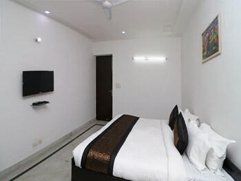 Oyo 11533 Hotel Green View Guestroom