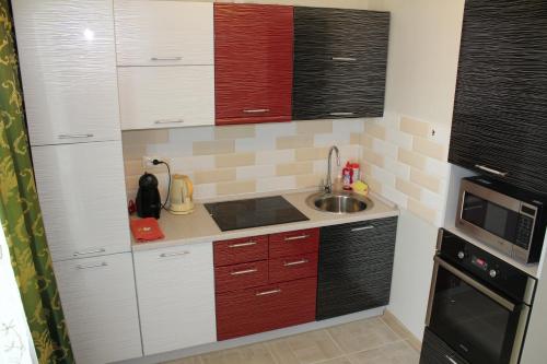 Apartment On Pionerskaya 70 