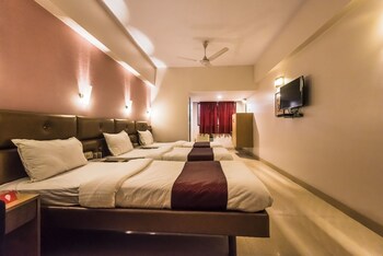 Hotel Vashi Inn 