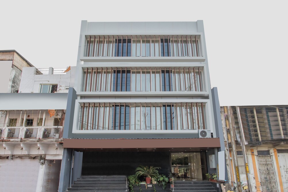 Oyo 10215 Hotel Nandi Featured Image