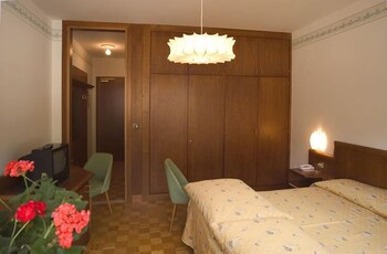 Hotel Milano Guestroom