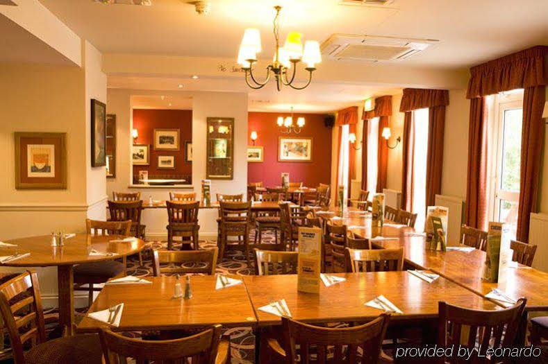 Highwayman Hotel (هایویمان هتل) 