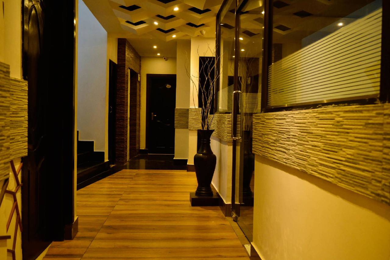 Oyo 6645 Hotel Sapphire (اویو ۶۶۴۵ هتل ساپفیر) 