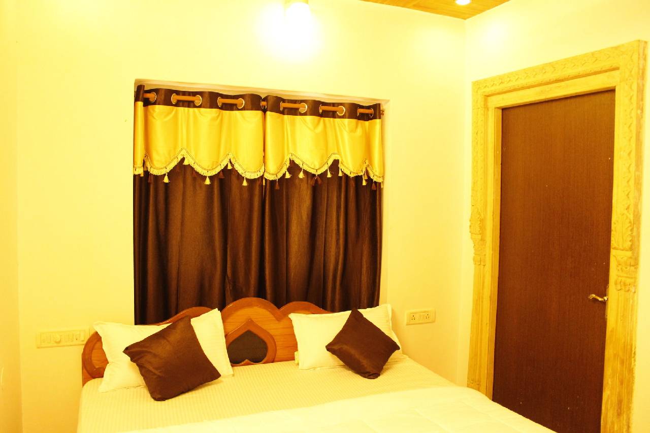 Dylan Cafe And Guest House 