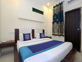 Oyo 10145 Hotel Jk Guestroom