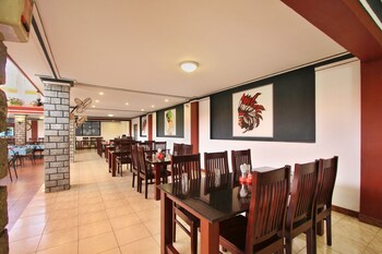 Oyo 10865 Heritage Shelters Resort Restaurant