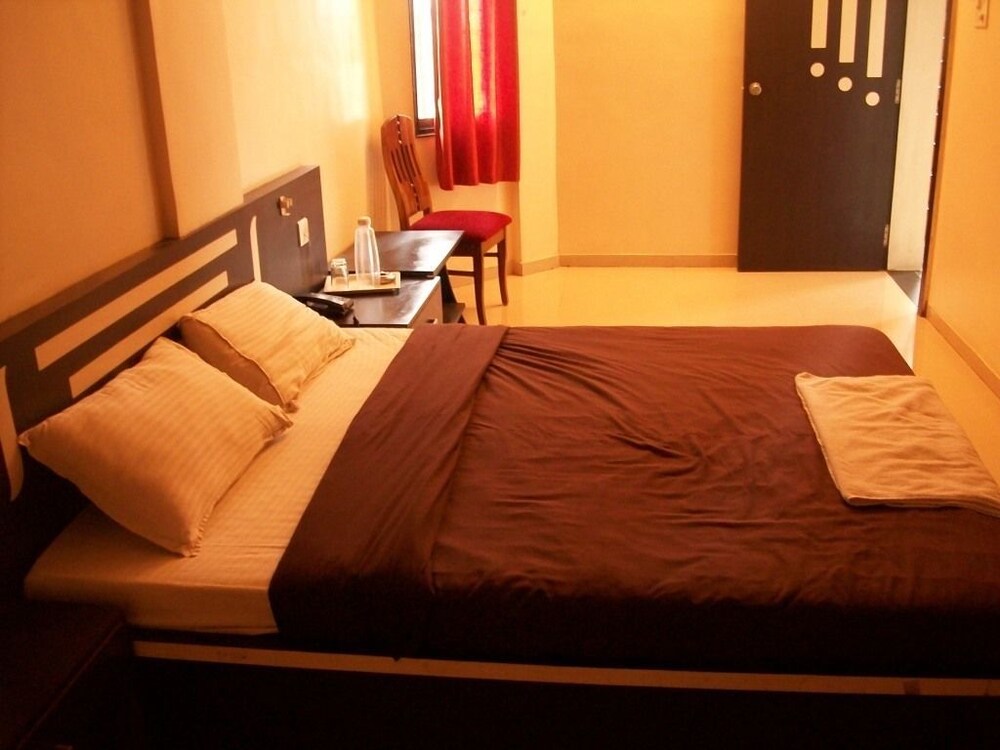 Hotel Yashraj Inn Guestroom