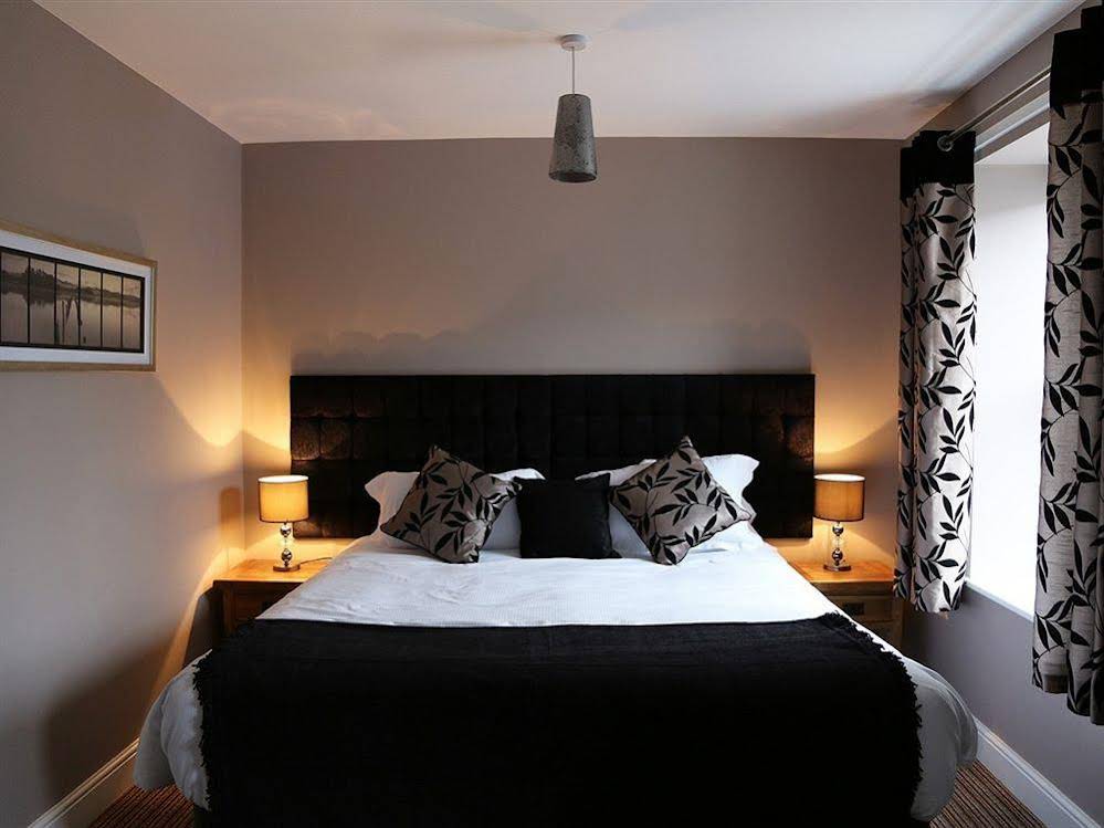 The Three Horseshoes Hotel ( تهری هورسشئوس هتل) 