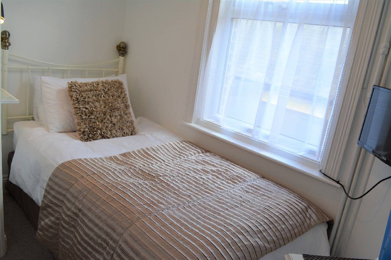 Loriston Guest House (لوریستون گست هاوس) 