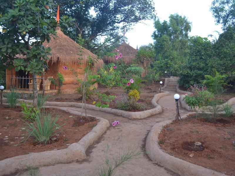 Banyan Tree Yoga (بانیان تری یوگا) 