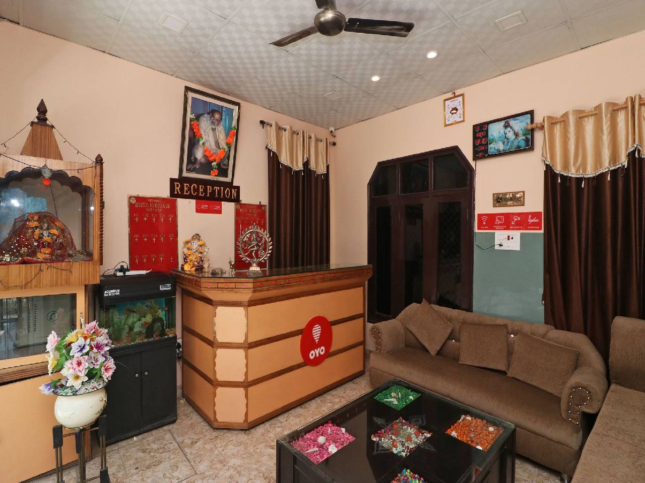 Oyo 13686 Rudraksh Hotel 