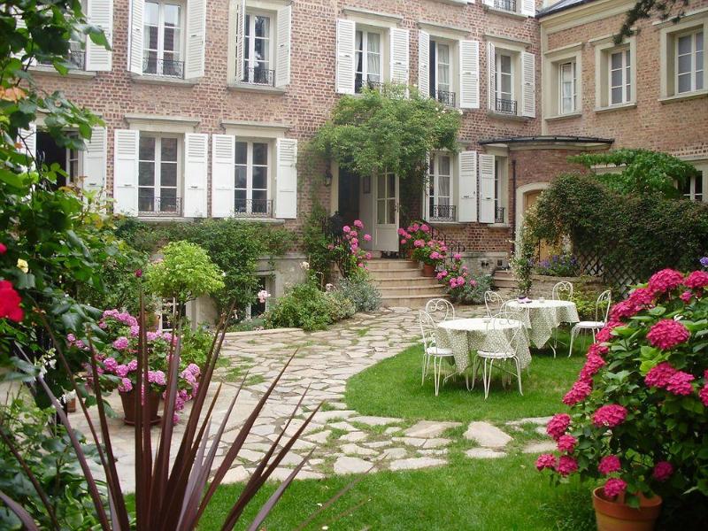 Hotel Villa Escudier (هتل ویلا اسكودیر) General view