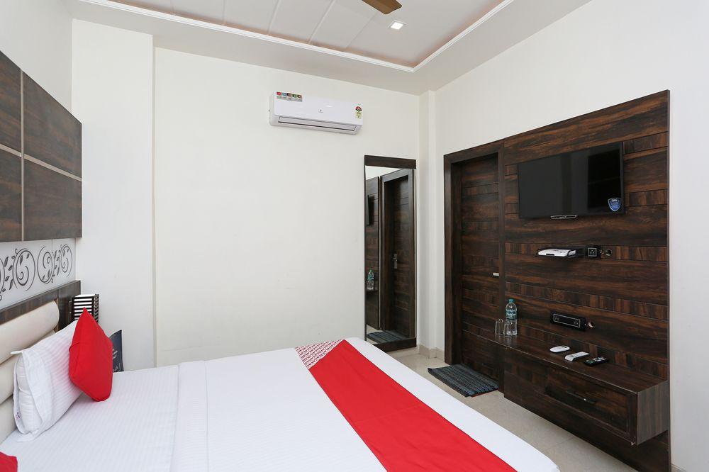 Oyo 10842 Hotel Anjali Mahal 