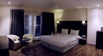 Shanti Clarks Inn Suites Guestroom