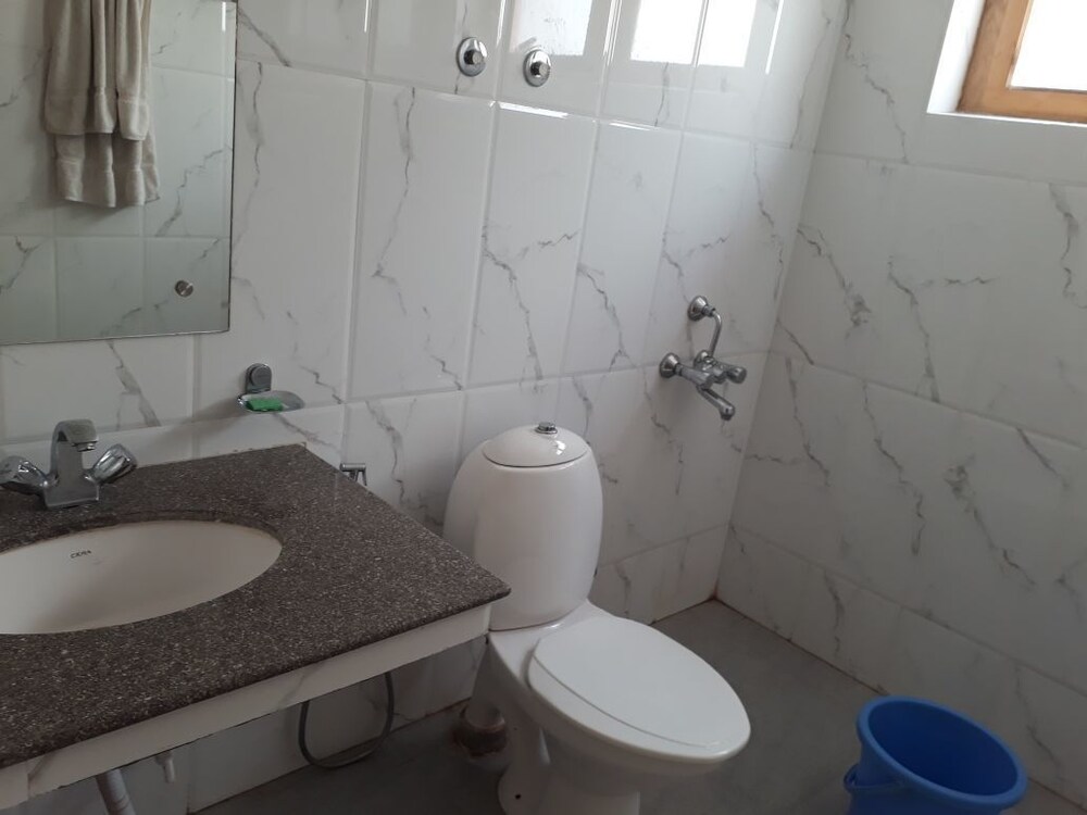 Hotel Puma House Bathroom