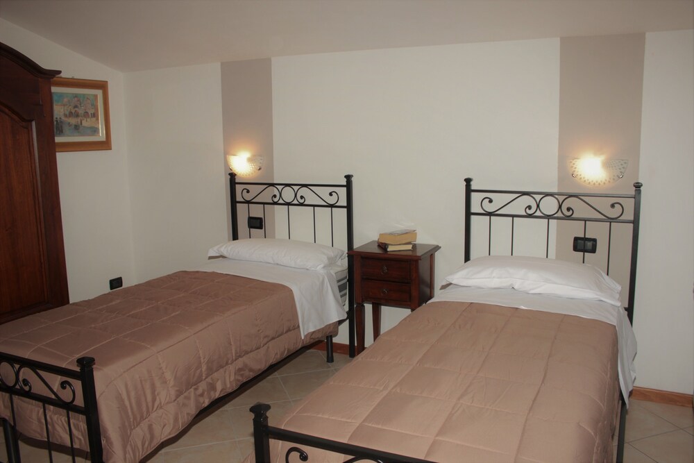 Albergo Navene Guestroom