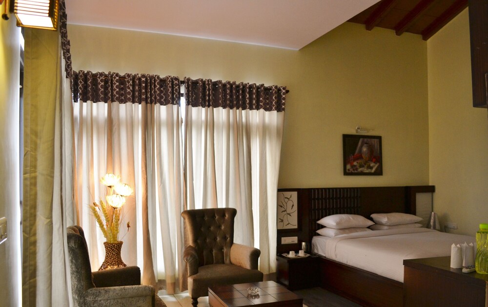 Iris Resort And Spa Guestroom