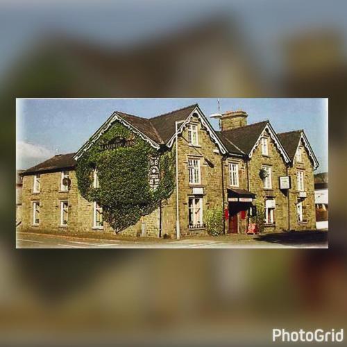 Llanelwedd Arms Hotel (للانلود آرمس هتل) 