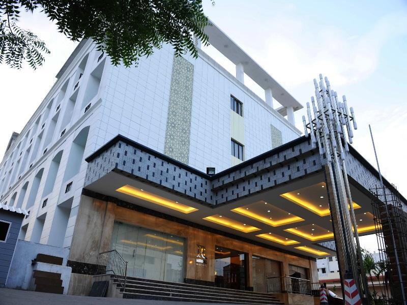 Hotel Rr Inn (هتل رر این) 