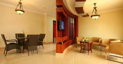 The Royale Gardens Hotel 