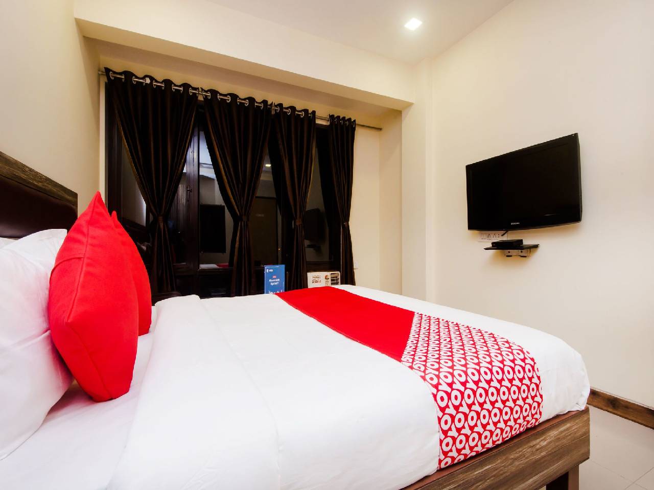 Oyo 11855 Phoenix Hotel 