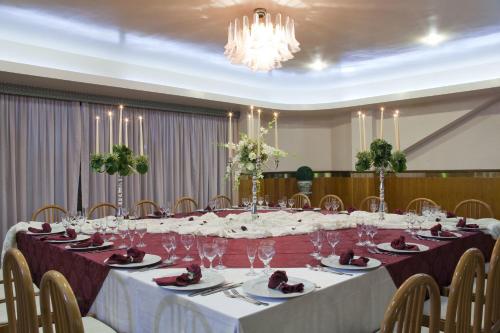 Albergo Ristorante Uliveto (آلبرگو ریستورانت اولیوتو) 