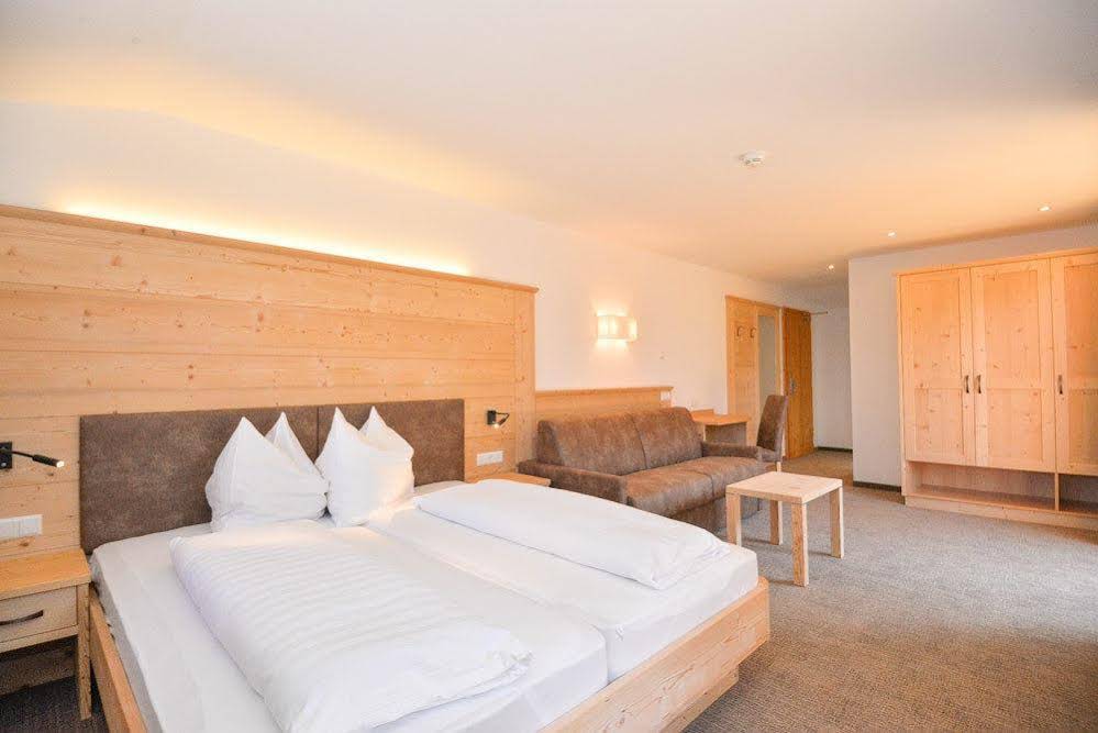 Hotel Fernblick (هتل فرنبلیک) 