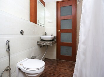 Oyo 4454 B&b Hotel Bathroom
