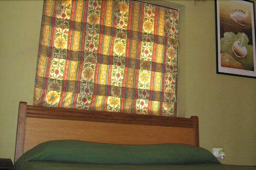 Renzos Inn 