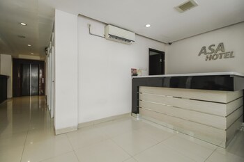 Reddoorz Plus Near Galaxy Bekasi Reception