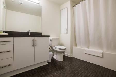 Downtown Condo With Free Parking 