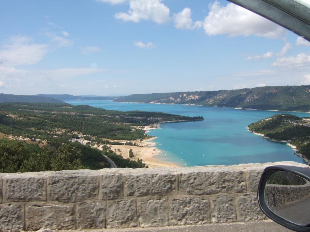 Va Bene (وا بن) 