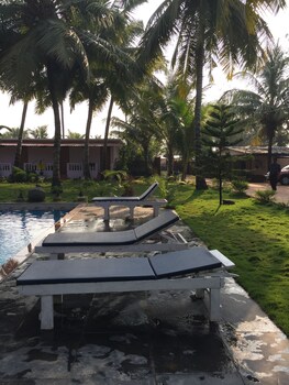 Morjim Coco Palms Resort Sundeck