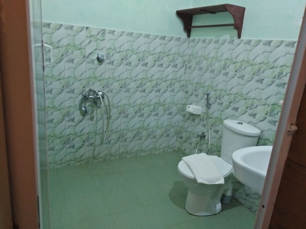Black Beach Resort Bathroom