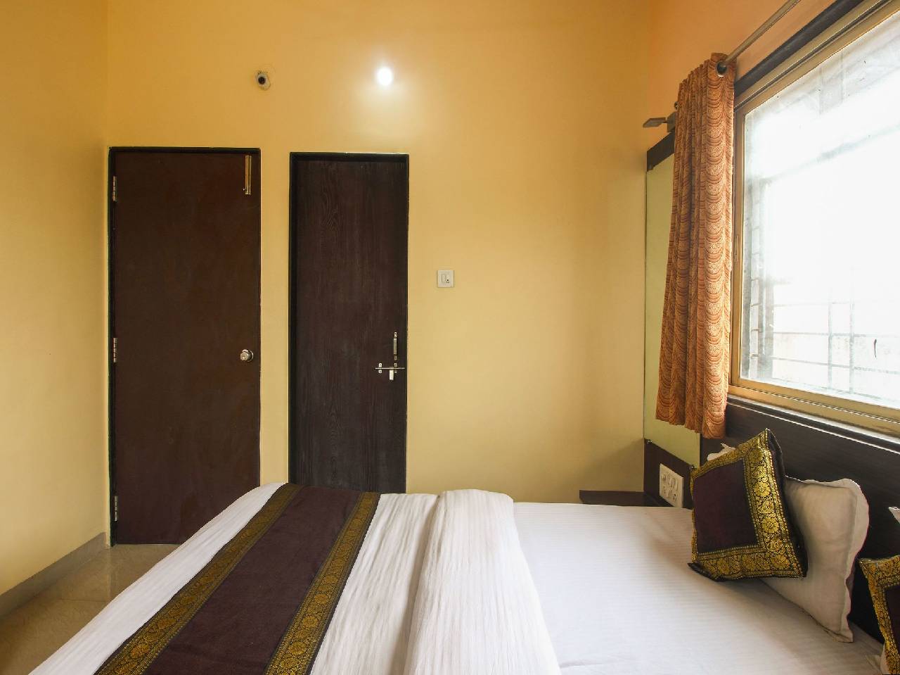 Oyo 12355 Hotel New Jagdamba Lodging 